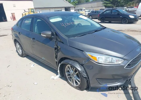 2016 Ford Focus Se z USA, uszkodzony, nr VIN 1FADP3F21GL334804